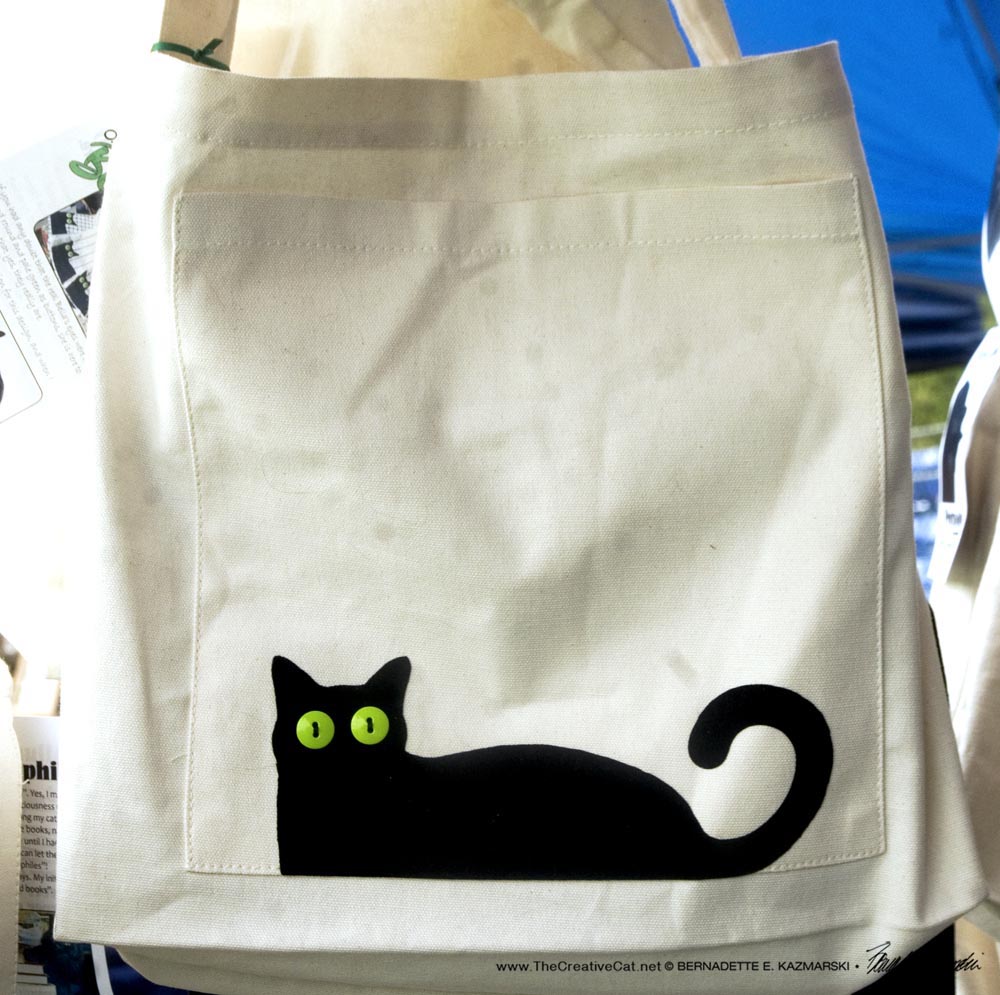 Bella! tote style with large front pocket