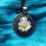 Cabochon Pendant, Daisy