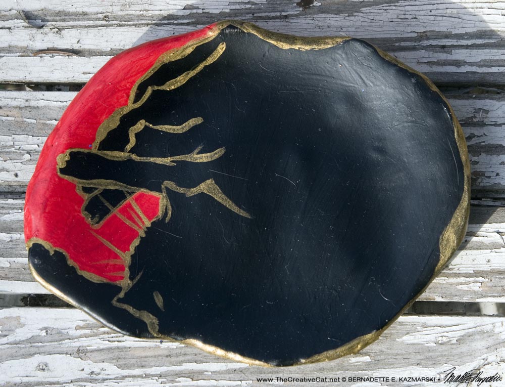 Black and red with gold, "The Big Nap" decorative dish.