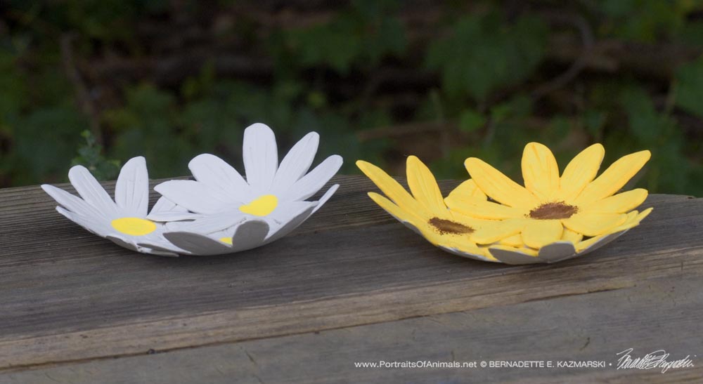 Daisy and sunflower decorative dishes.