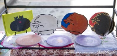 Decorative dishes shelf